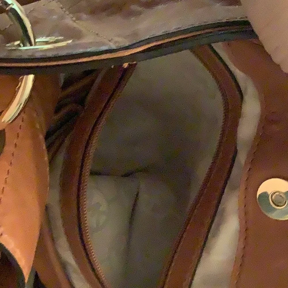 Michael Kors Uptown Astor hobo shoulder handbag.  Reminds me of the ARTSY LV. - Picture 6 of 9